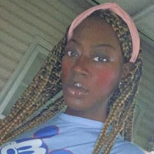 Meet your Posher, Vee